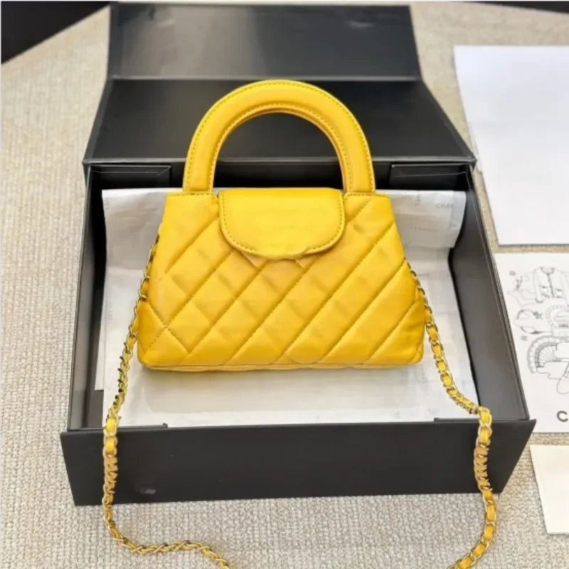 Veal k Leather Designer Womens Shoulder Bag Leather Ribbed Gold Hardware Metal Turn Lock Matelasse Chain SemiRound Handle Luxury