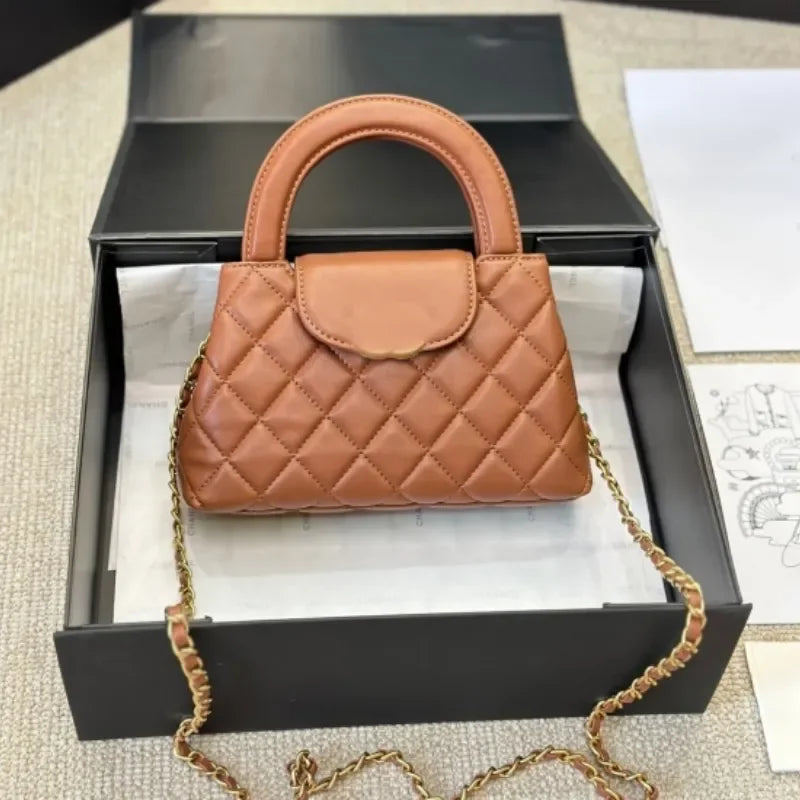 Veal k Leather Designer Womens Shoulder Bag Leather Ribbed Gold Hardware Metal Turn Lock Matelasse Chain SemiRound Handle Luxury