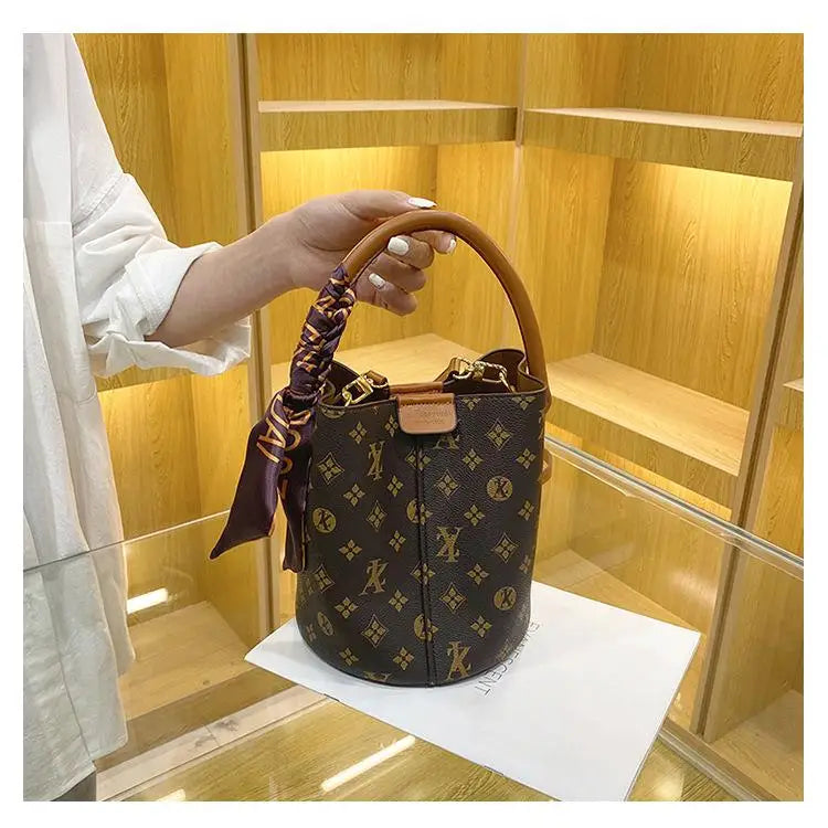NEW Luxury Designer Women'S Shoulder Bag High-End Fashional Water Bucket Bag Crossbody Bags Unique Women Clutch Travel Tote Bag