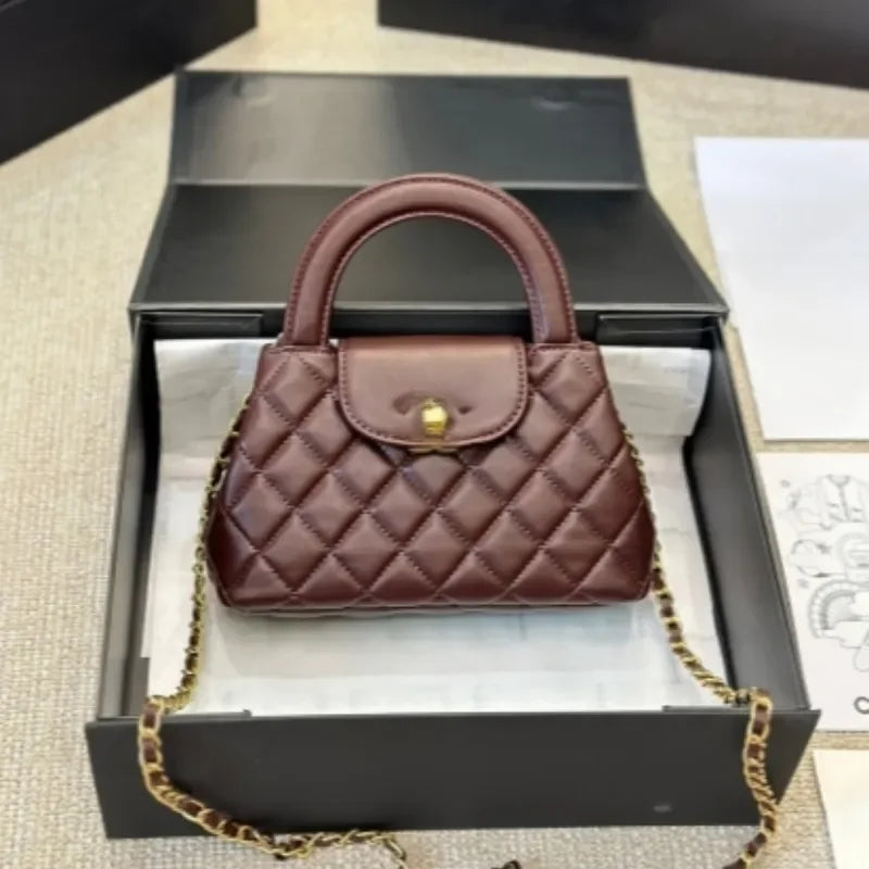 Veal k Leather Designer Womens Shoulder Bag Leather Ribbed Gold Hardware Metal Turn Lock Matelasse Chain SemiRound Handle Luxury