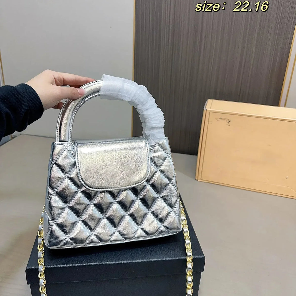 Veal k Leather Designer Womens Shoulder Bag Leather Ribbed Gold Hardware Metal Turn Lock Matelasse Chain SemiRound Handle Luxury