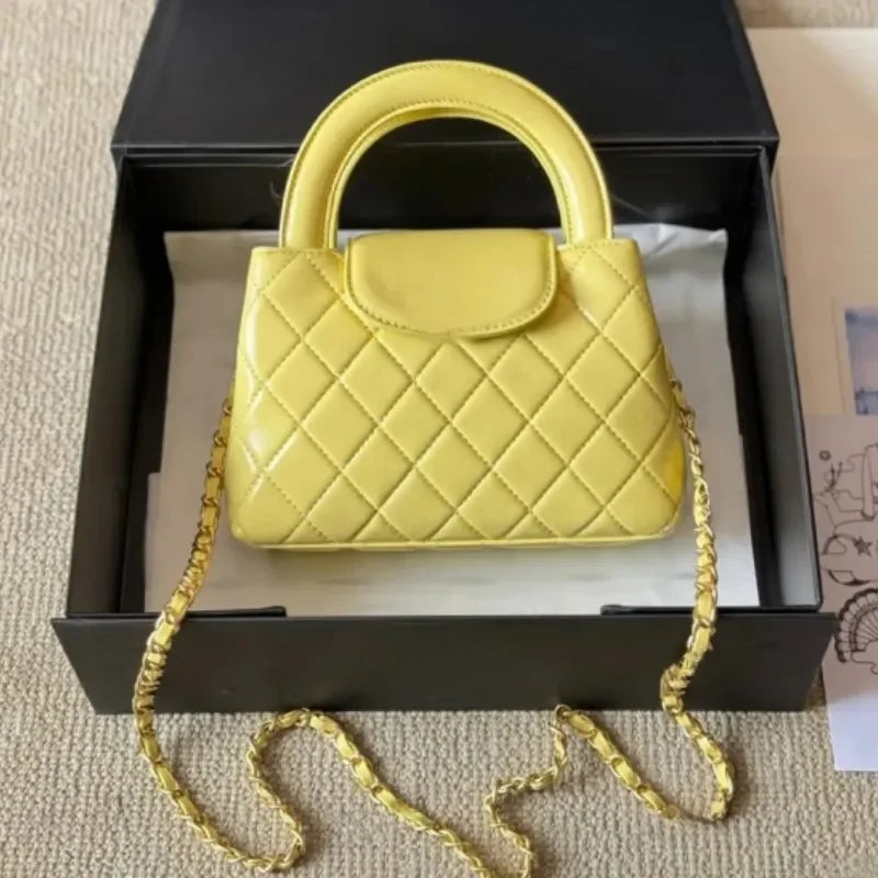 Veal k Leather Designer Womens Shoulder Bag Leather Ribbed Gold Hardware Metal Turn Lock Matelasse Chain SemiRound Handle Luxury